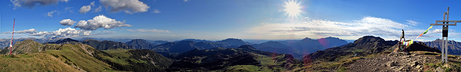 Panorama a sud-ovest dalla vetta del Monte Sodadura